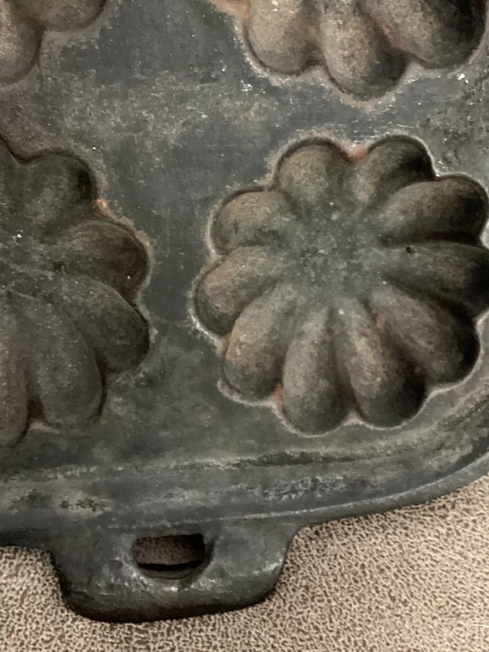 Vintage Turks head cast iron gem muffin pan no bundle